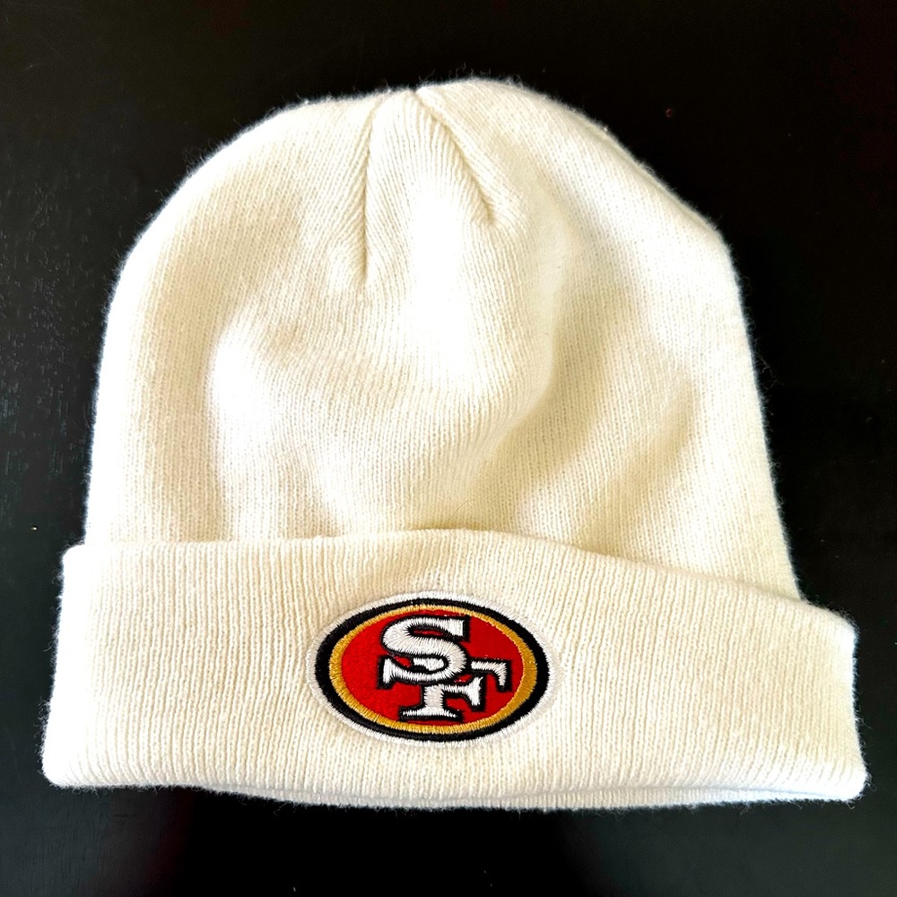 Team Apparel Reebok, San Francisco 49ers White Unisex One Size Beanie. Like New.